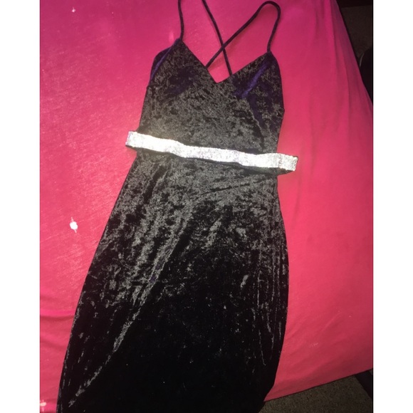 Dresses - Picture 3 of 7